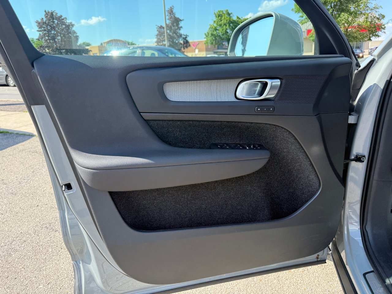 2025 Volvo XC40 Core Bright Theme-19