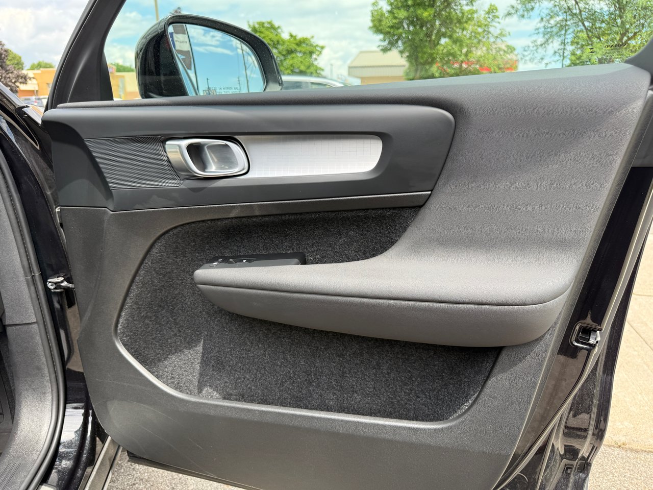 2025 Volvo XC40 Core Bright Theme-19