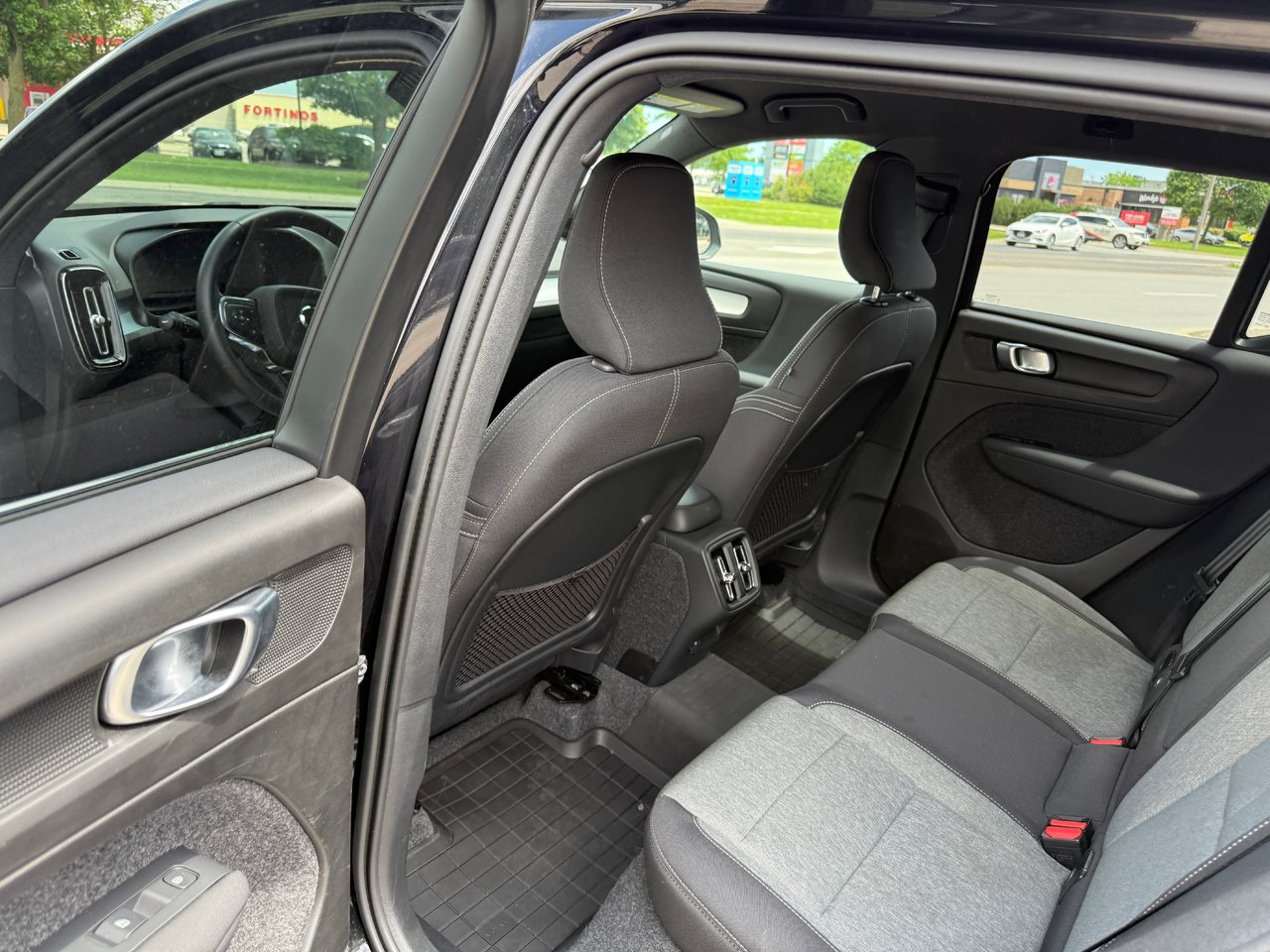 2025 Volvo XC40 Core Bright Theme-12