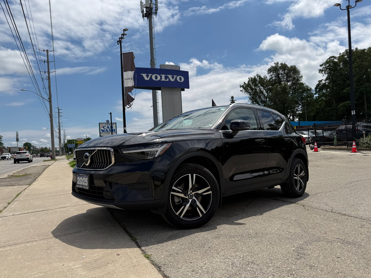 ONYX BLACK METALLIC 2025 Volvo XC40 SUV / Crossover All-Wheel Drive Automatic
