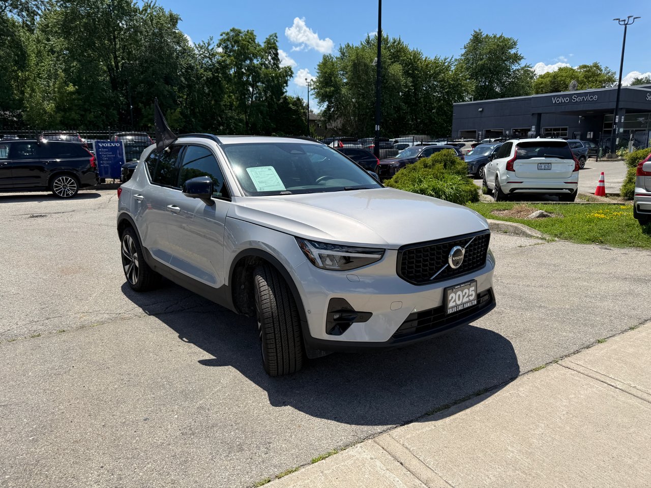 2025 Volvo XC40 Plus Dark Theme-5