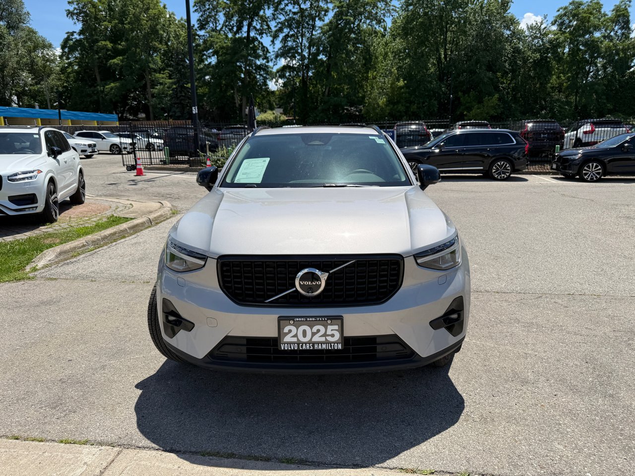 2025 Volvo XC40 Plus Dark Theme-3