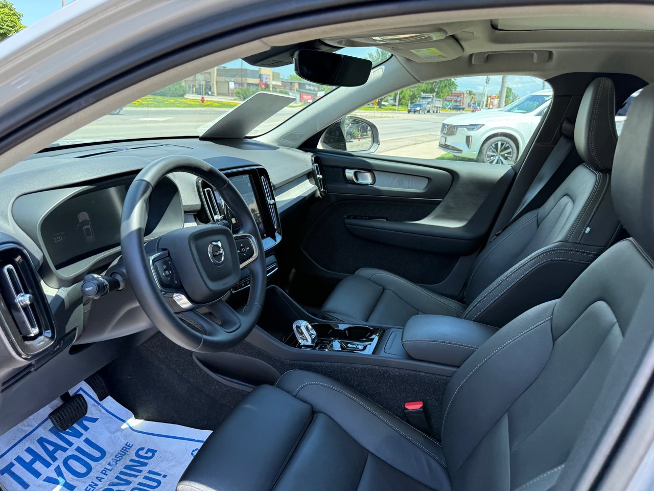 2025 Volvo XC40 Plus Dark Theme-24