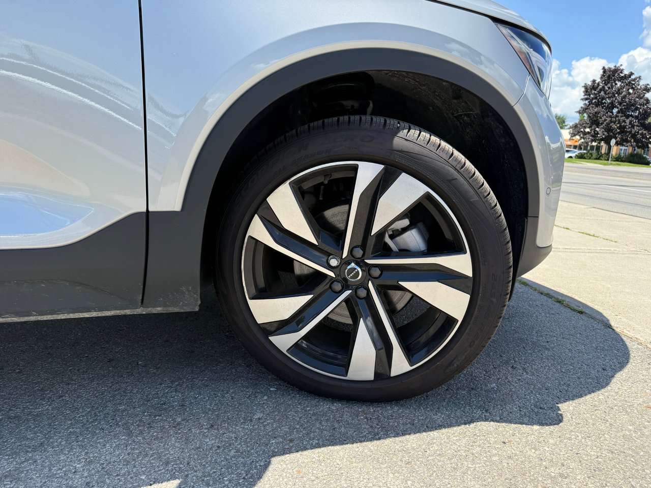 2025 Volvo XC40 Plus Dark Theme-20