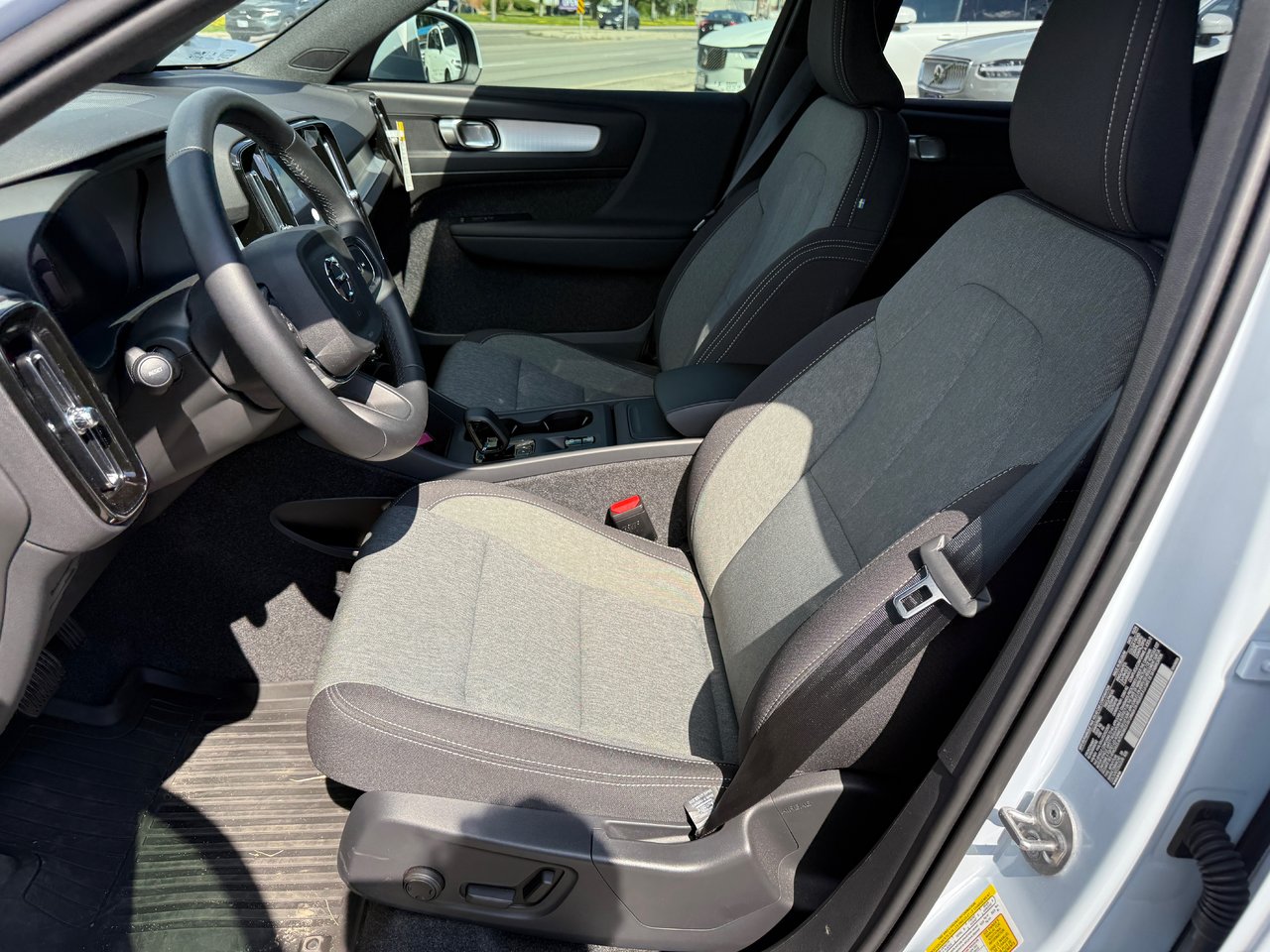 2025 Volvo XC40 Core Bright Theme-11