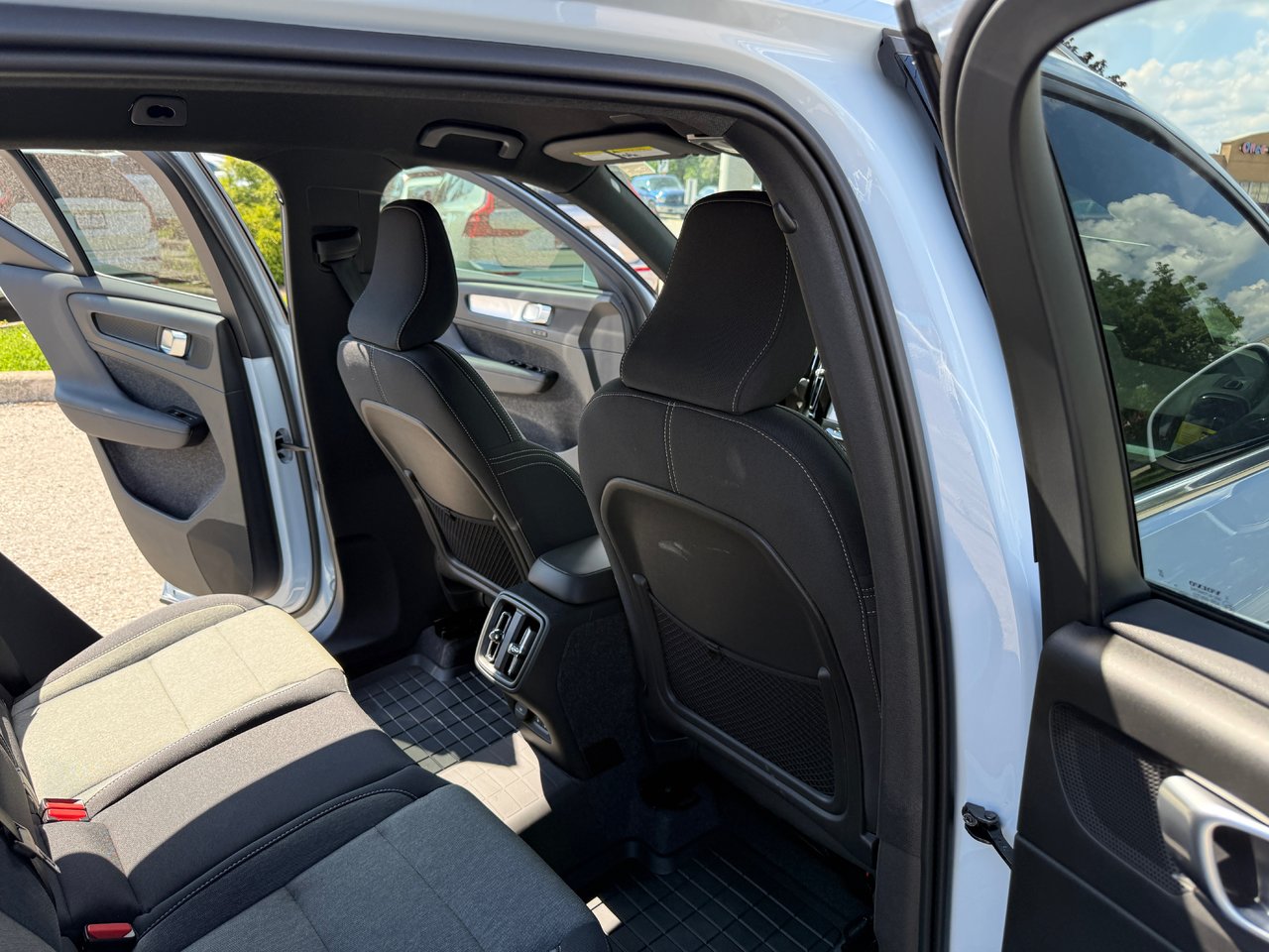 2025 Volvo XC40 Core Bright Theme-16
