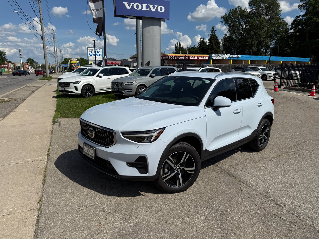 2025 Volvo XC40 Core Bright Theme-1
