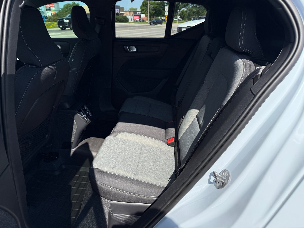 2025 Volvo XC40 Core Bright Theme-14
