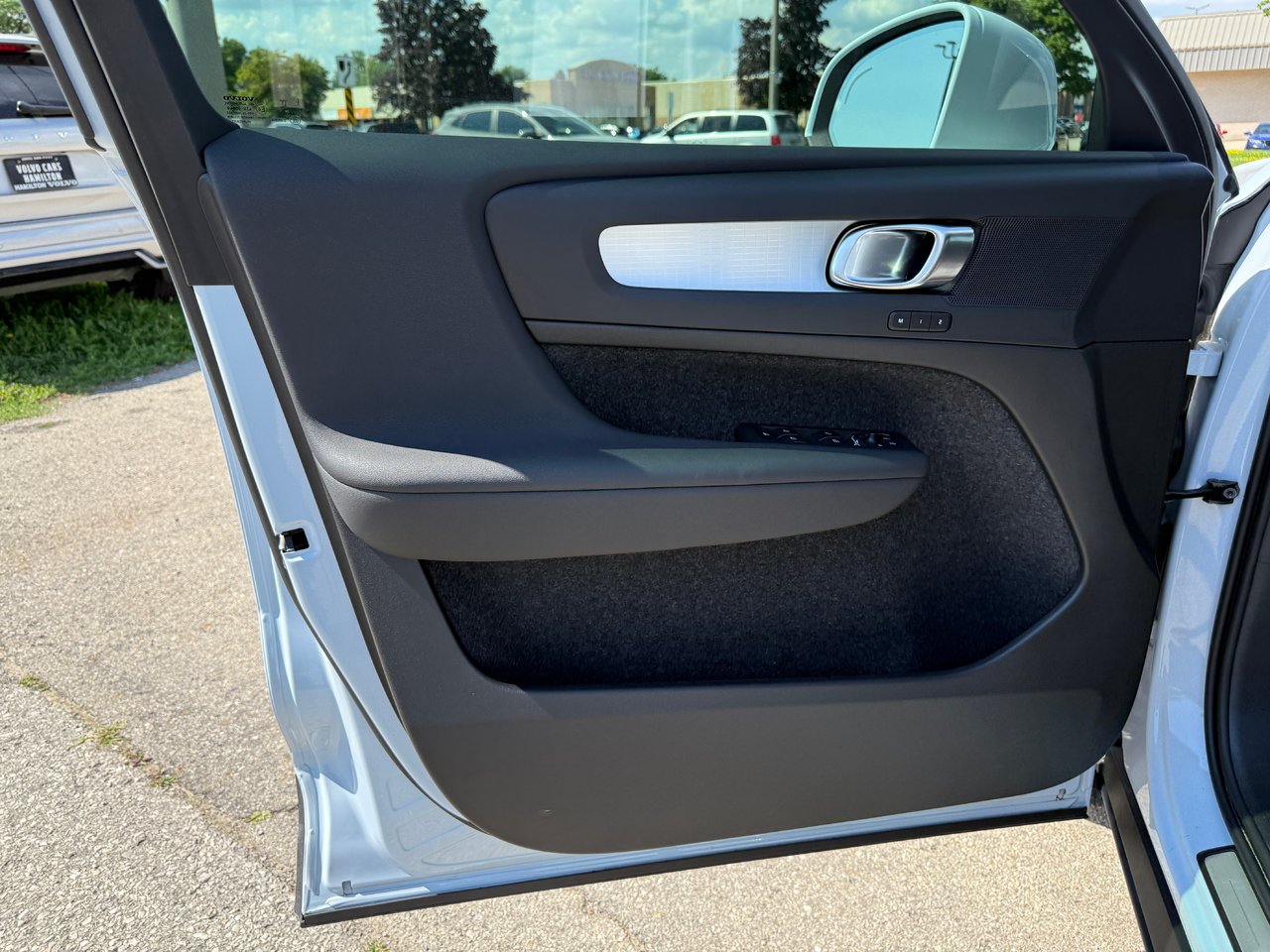 2025 Volvo XC40 Core Bright Theme-23