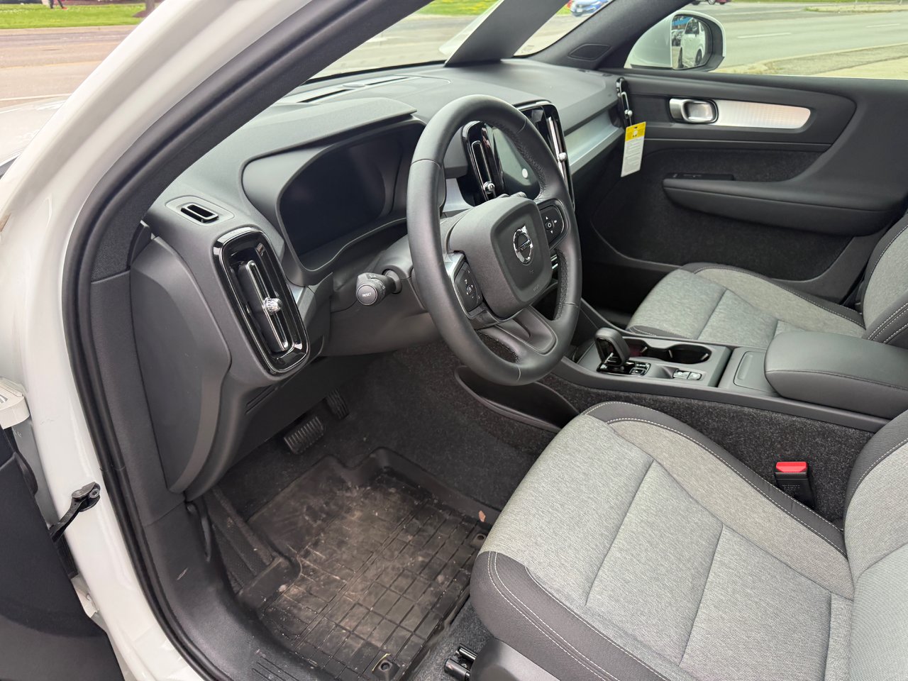2025 Volvo XC40 Core Bright Theme-8