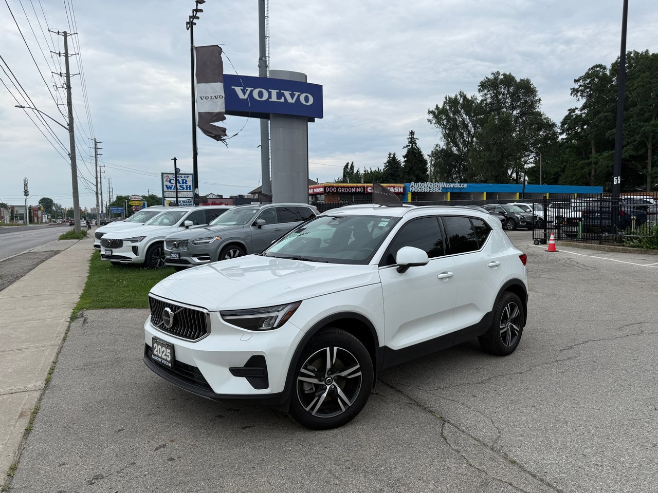 2025 Volvo XC40 B5 Core Bright Theme AWD