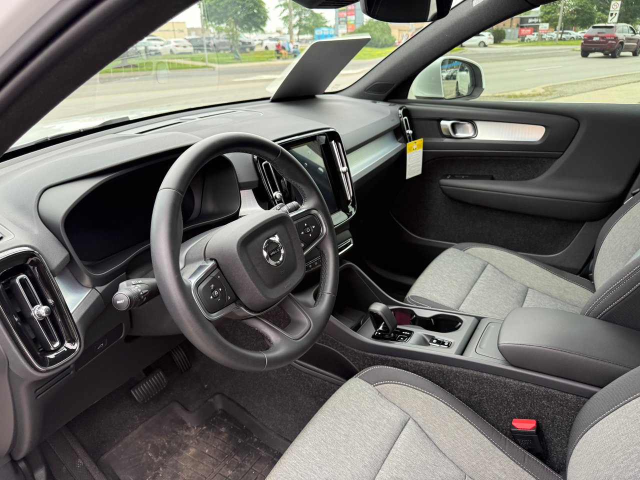 2025 Volvo XC40 Core Bright Theme-18