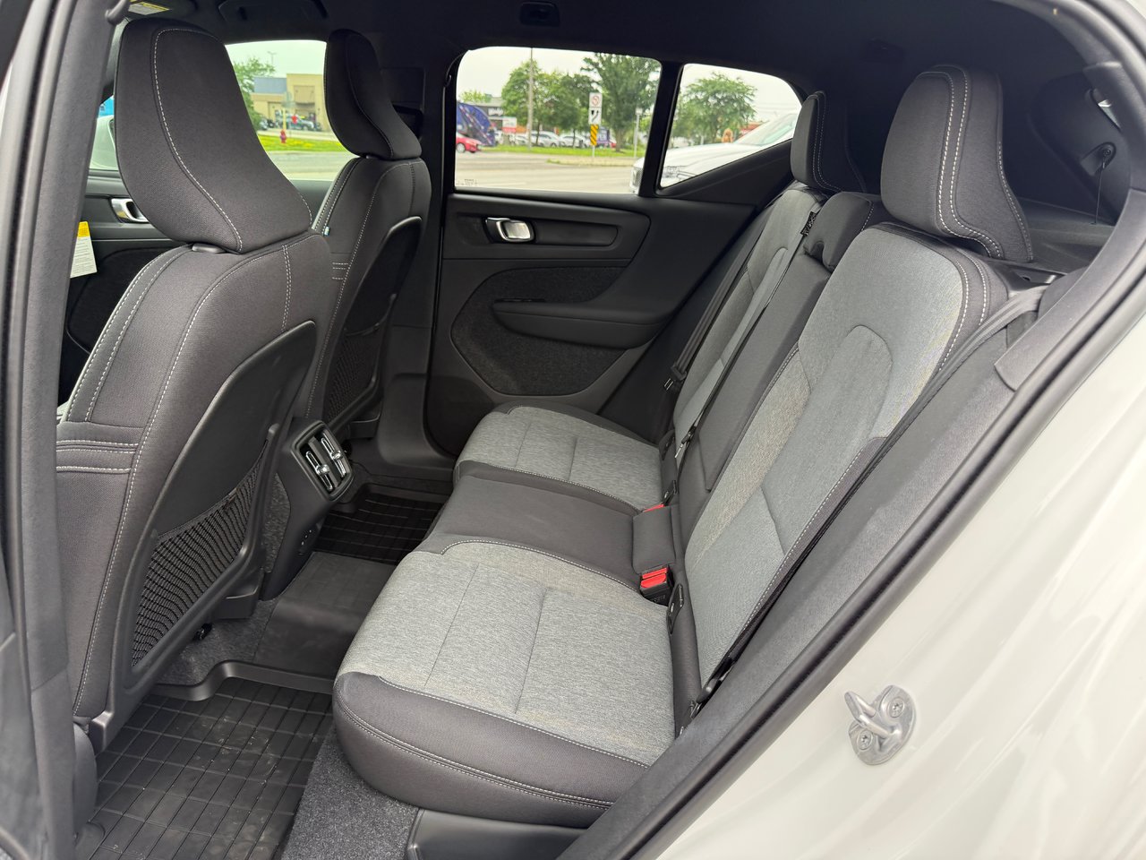 2025 Volvo XC40 Core Bright Theme-11