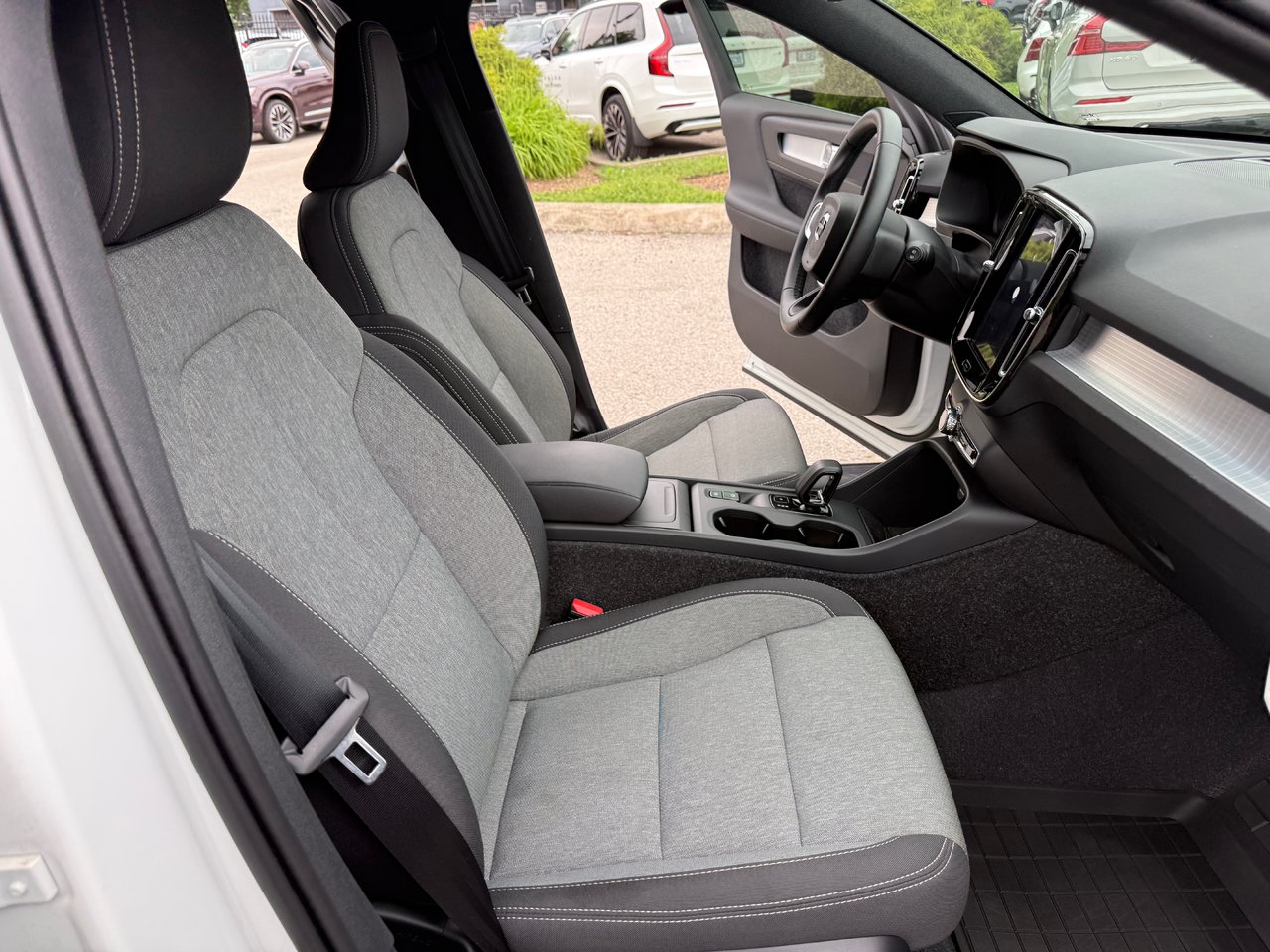 2025 Volvo XC40 Core Bright Theme-12