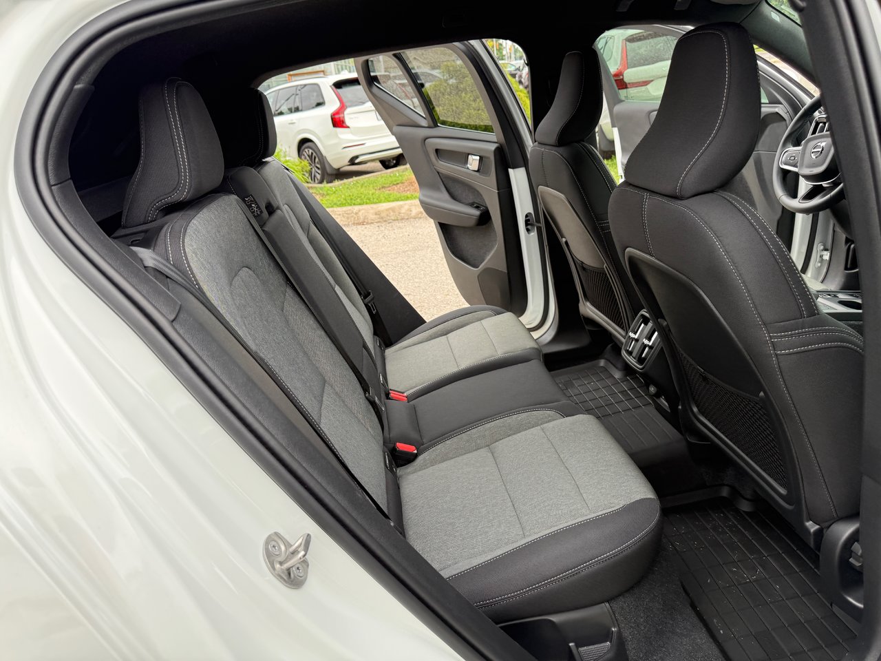 2025 Volvo XC40 Core Bright Theme-15