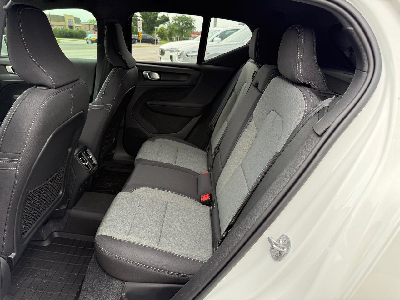 2025 Volvo XC40 Core Bright Theme-12