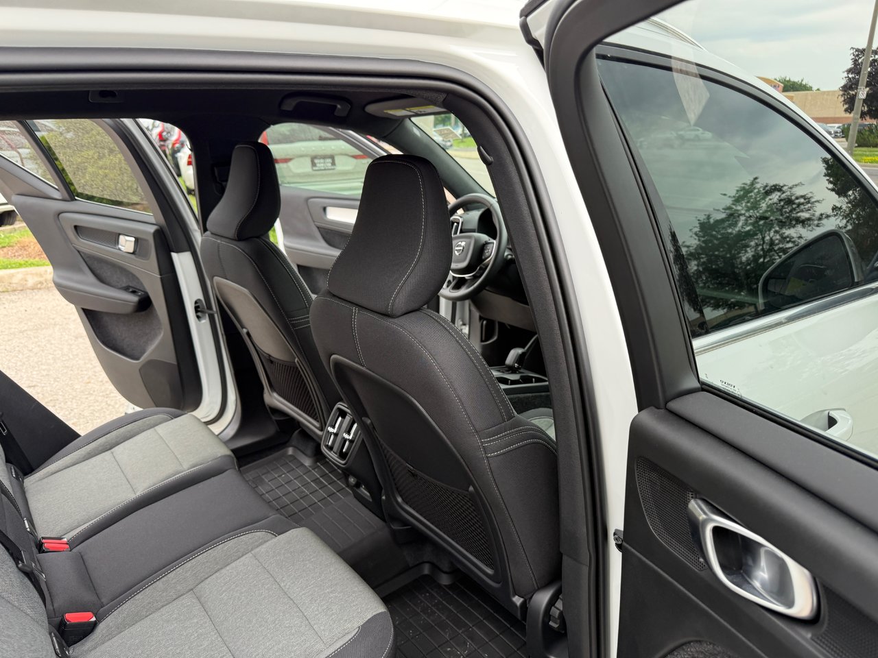 2025 Volvo XC40 Core Bright Theme-14