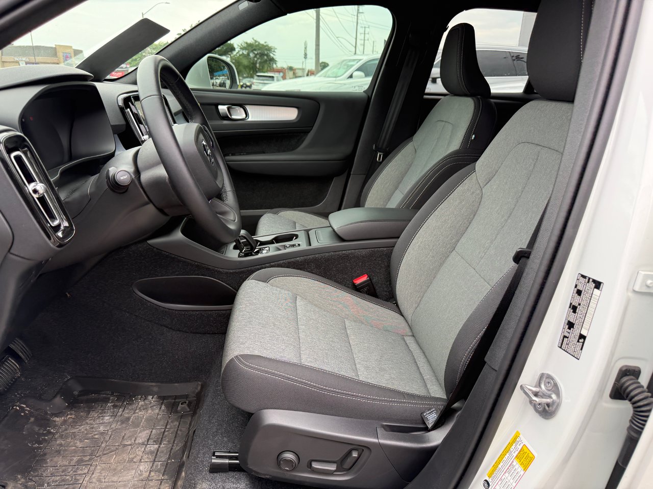 2025 Volvo XC40 Core Bright Theme-10