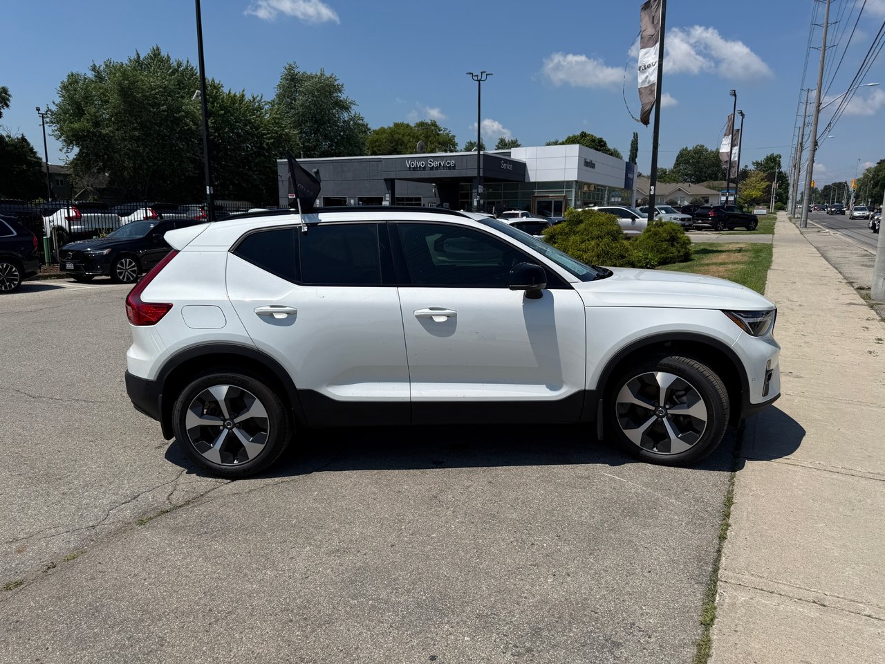 2026 Volvo XC40 Plus Dark Theme-5