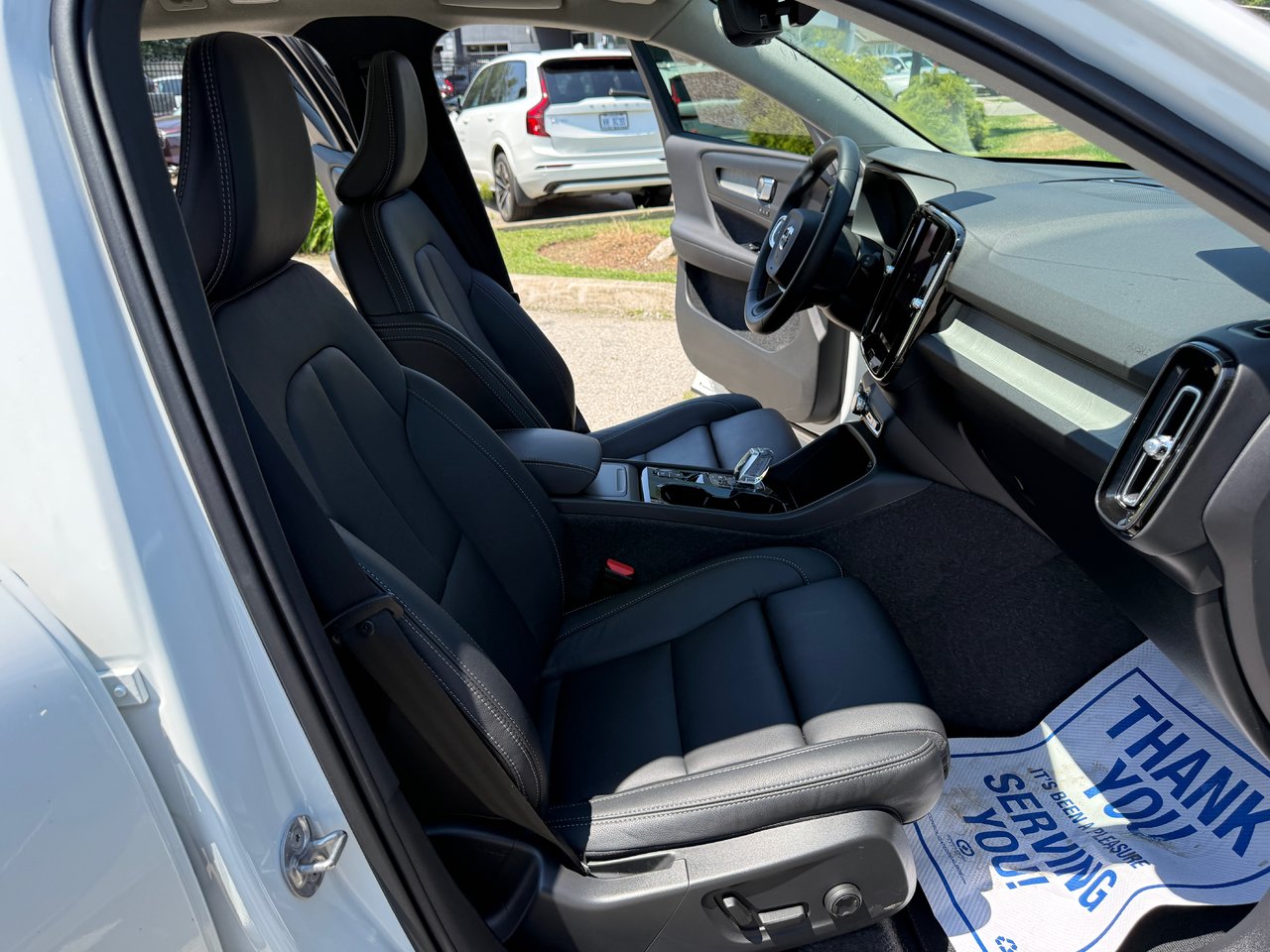 2026 Volvo XC40 Plus Dark Theme-18