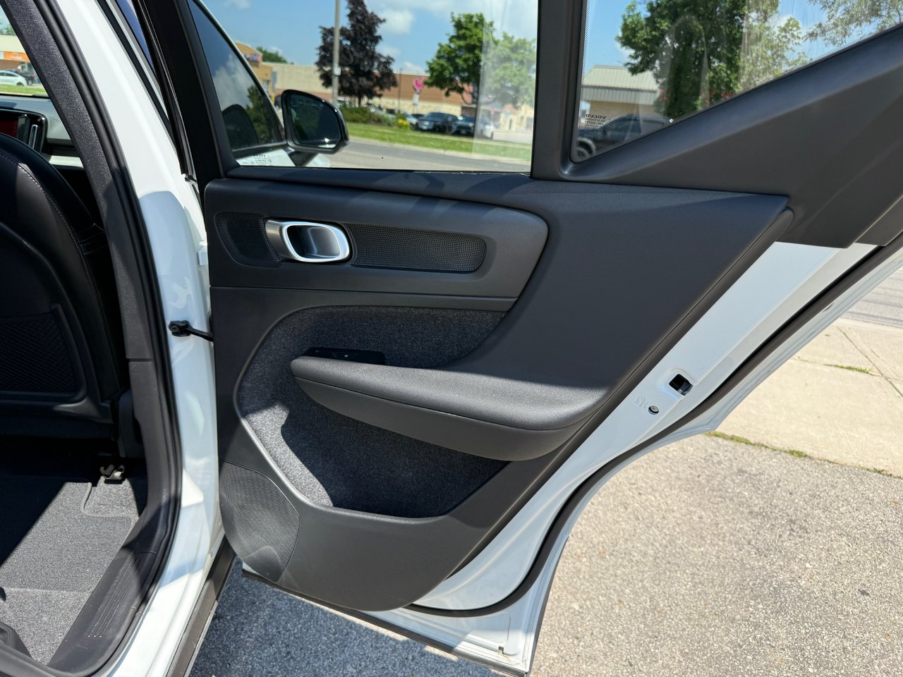2026 Volvo XC40 Plus Dark Theme-20