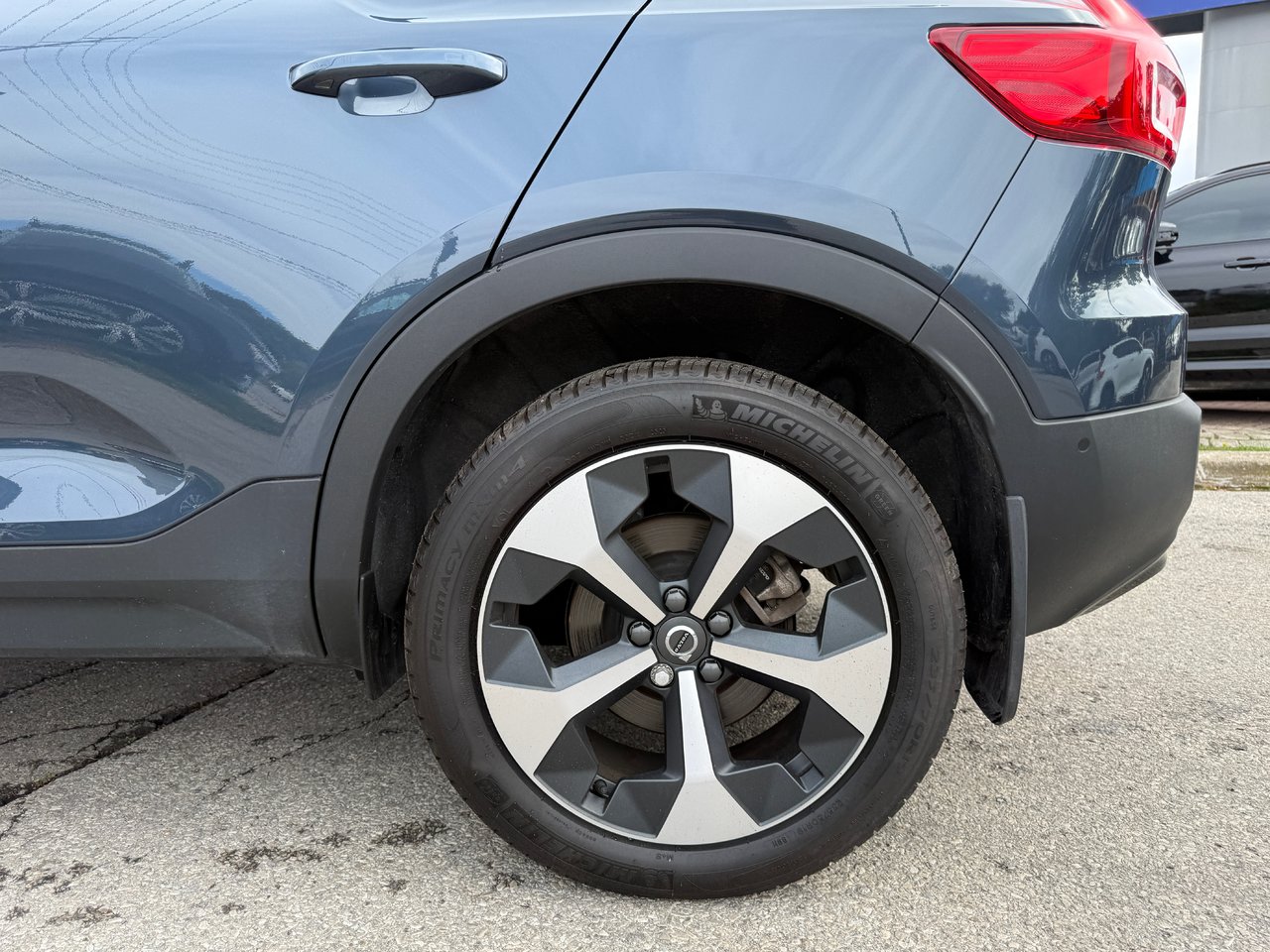 2026 Volvo XC40 Plus Dark Theme-24