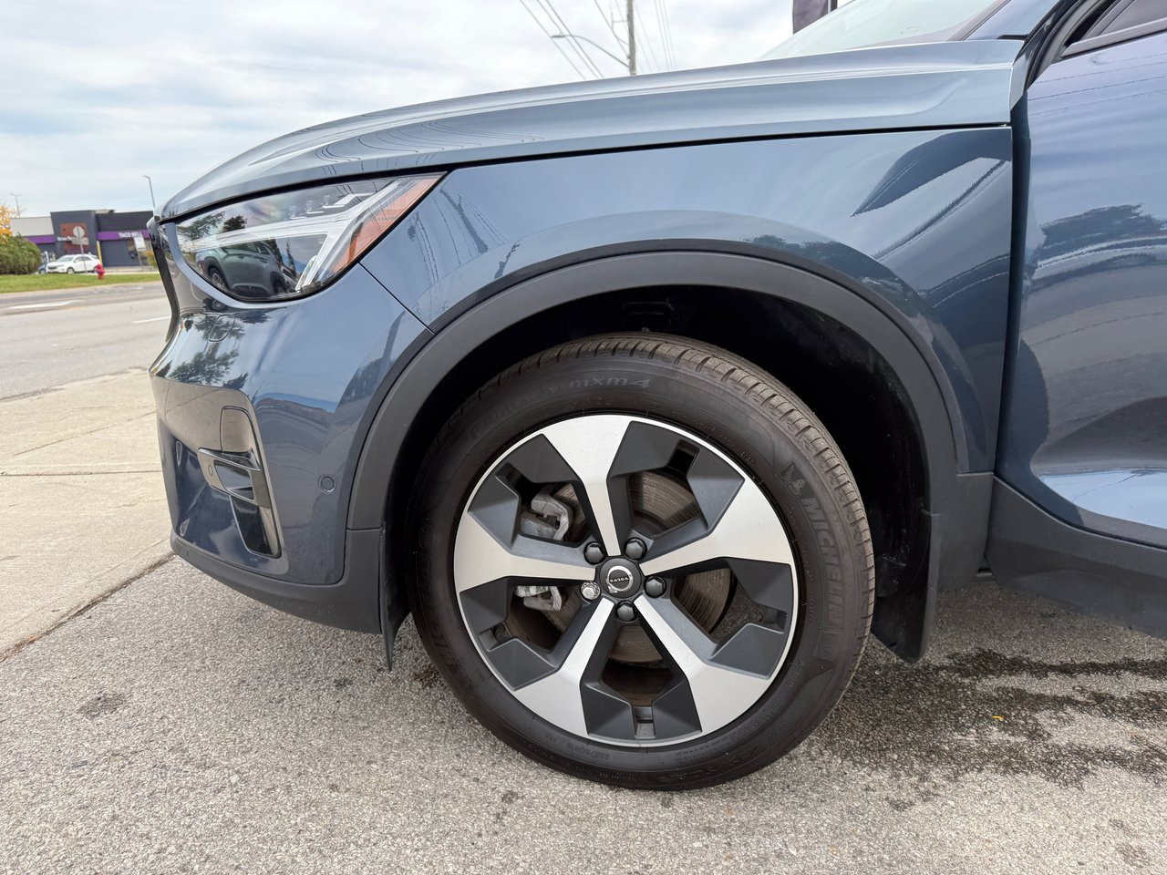 2026 Volvo XC40 Plus Dark Theme-25