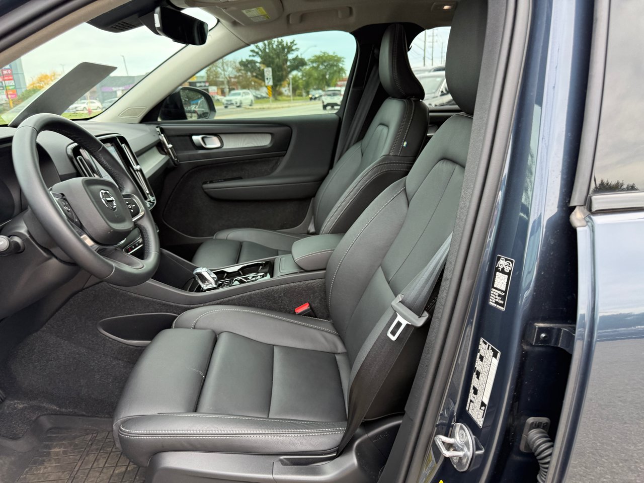 2026 Volvo XC40 Plus Dark Theme-11