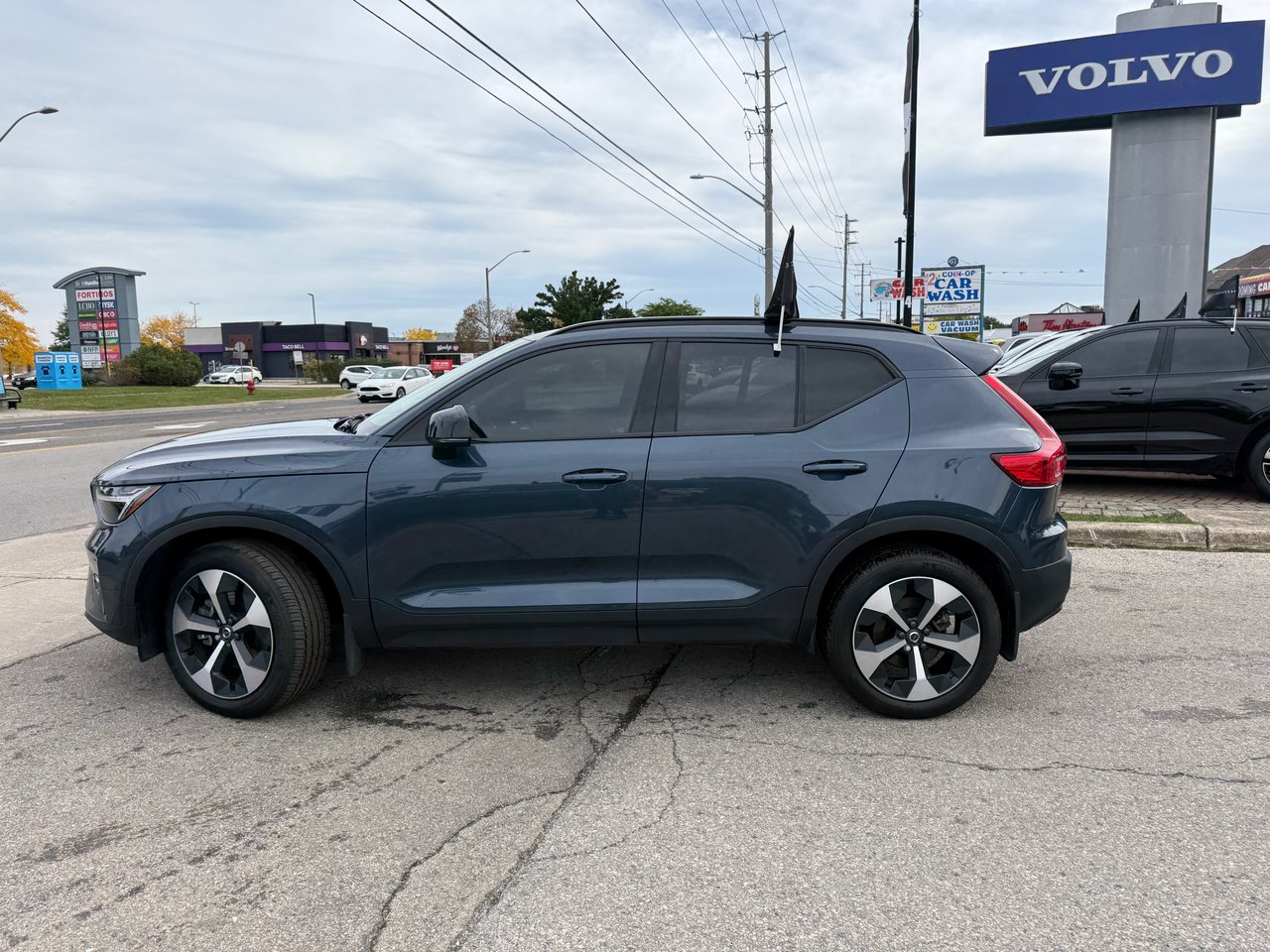 2026 Volvo XC40 Plus Dark Theme-9