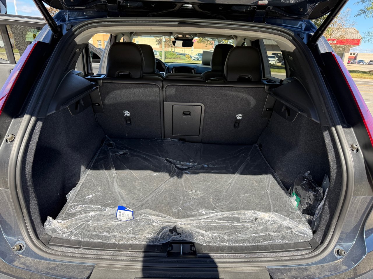 2026 Volvo XC40 Core (Dark Theme)-12