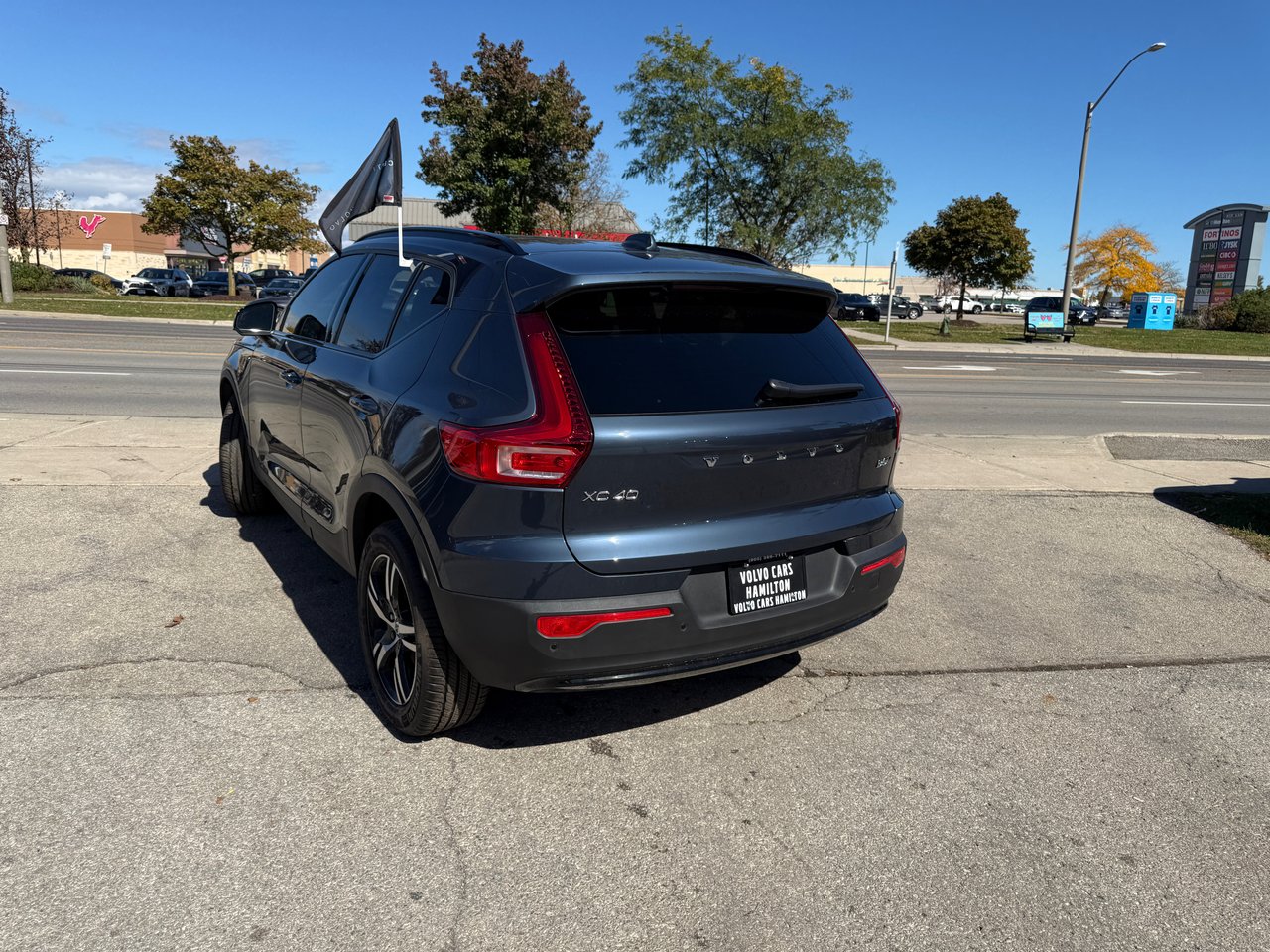2026 Volvo XC40 Core (Dark Theme)-8