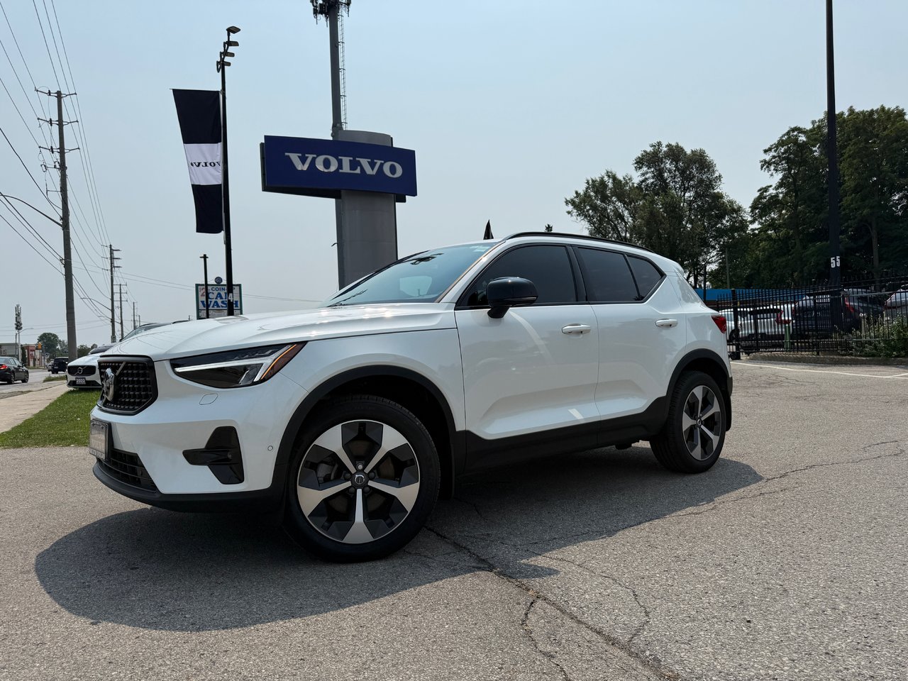 CRYSTAL WHITE PEARL METALLIC 2026 Volvo XC40 SUV / Crossover All-Wheel Drive Automatic
