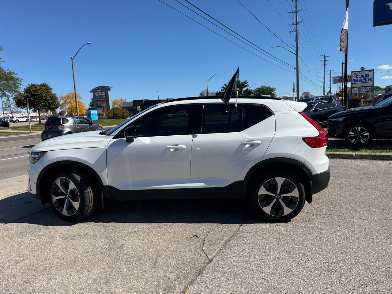 2026 Volvo XC40 Plus Dark Theme-9