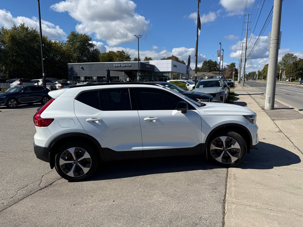 2026 Volvo XC40 Plus Dark Theme-5