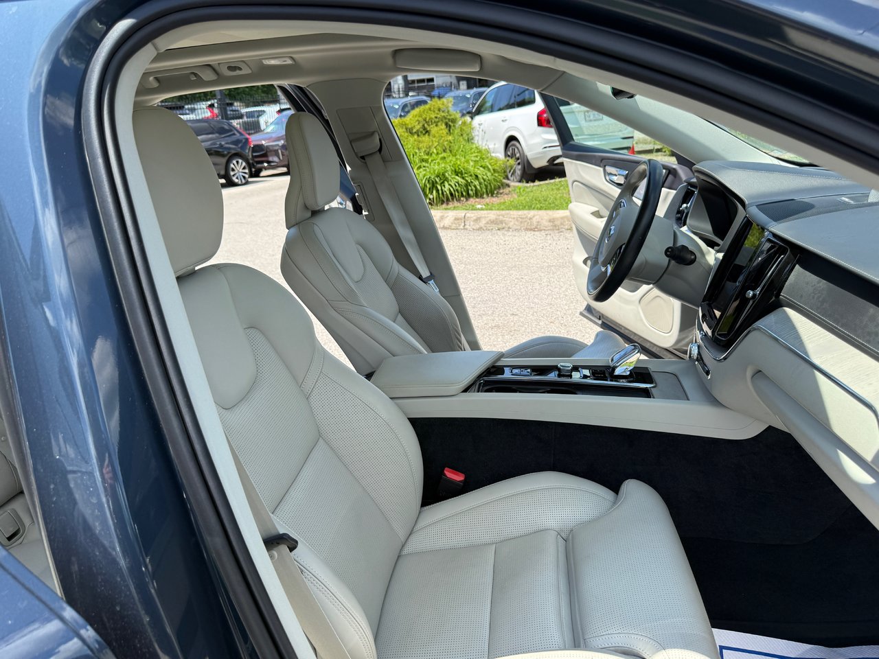 2022 Volvo XC60 Inscription-22