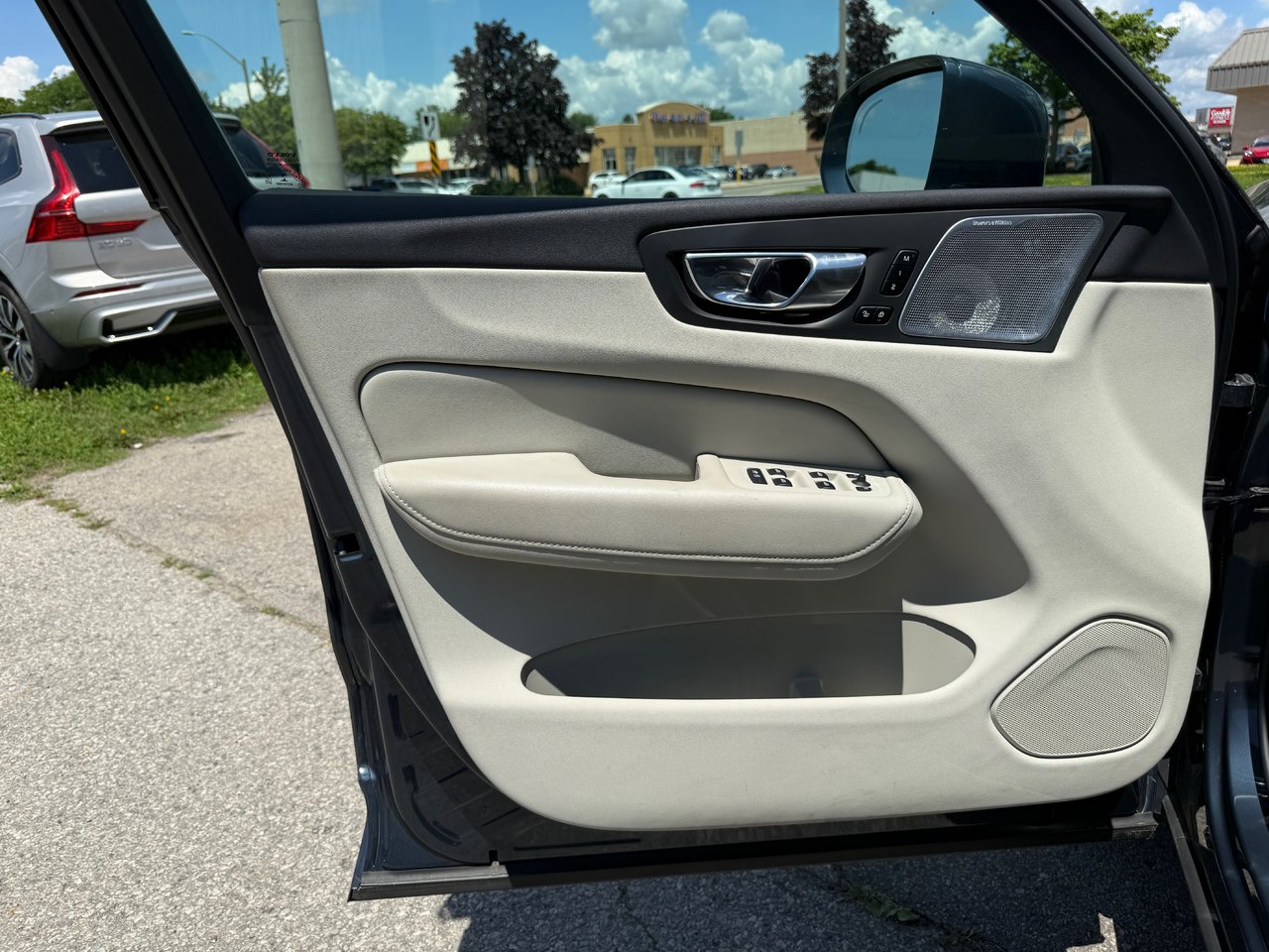 2022 Volvo XC60 Inscription-26