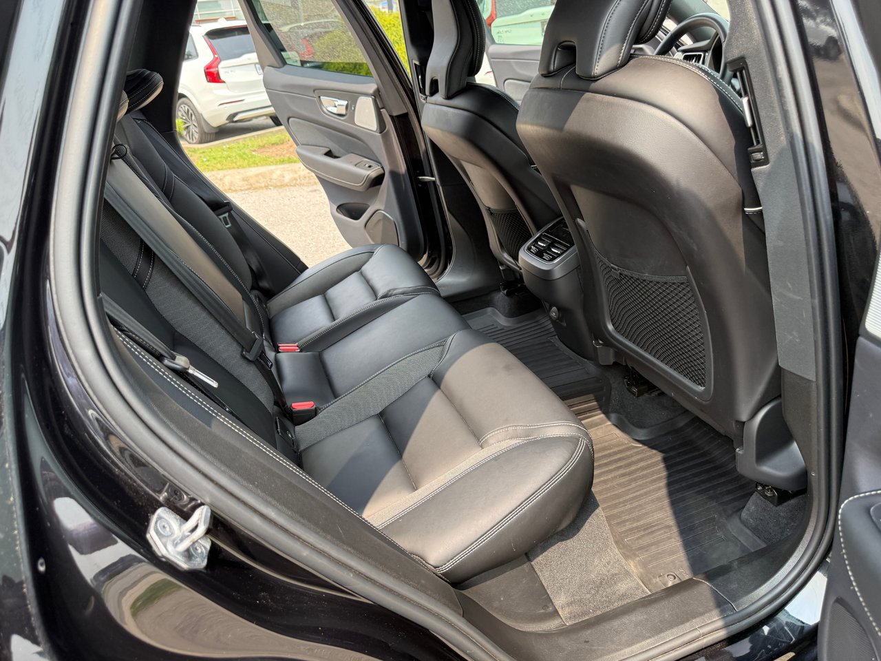 2022 Volvo XC60 R-Design-16