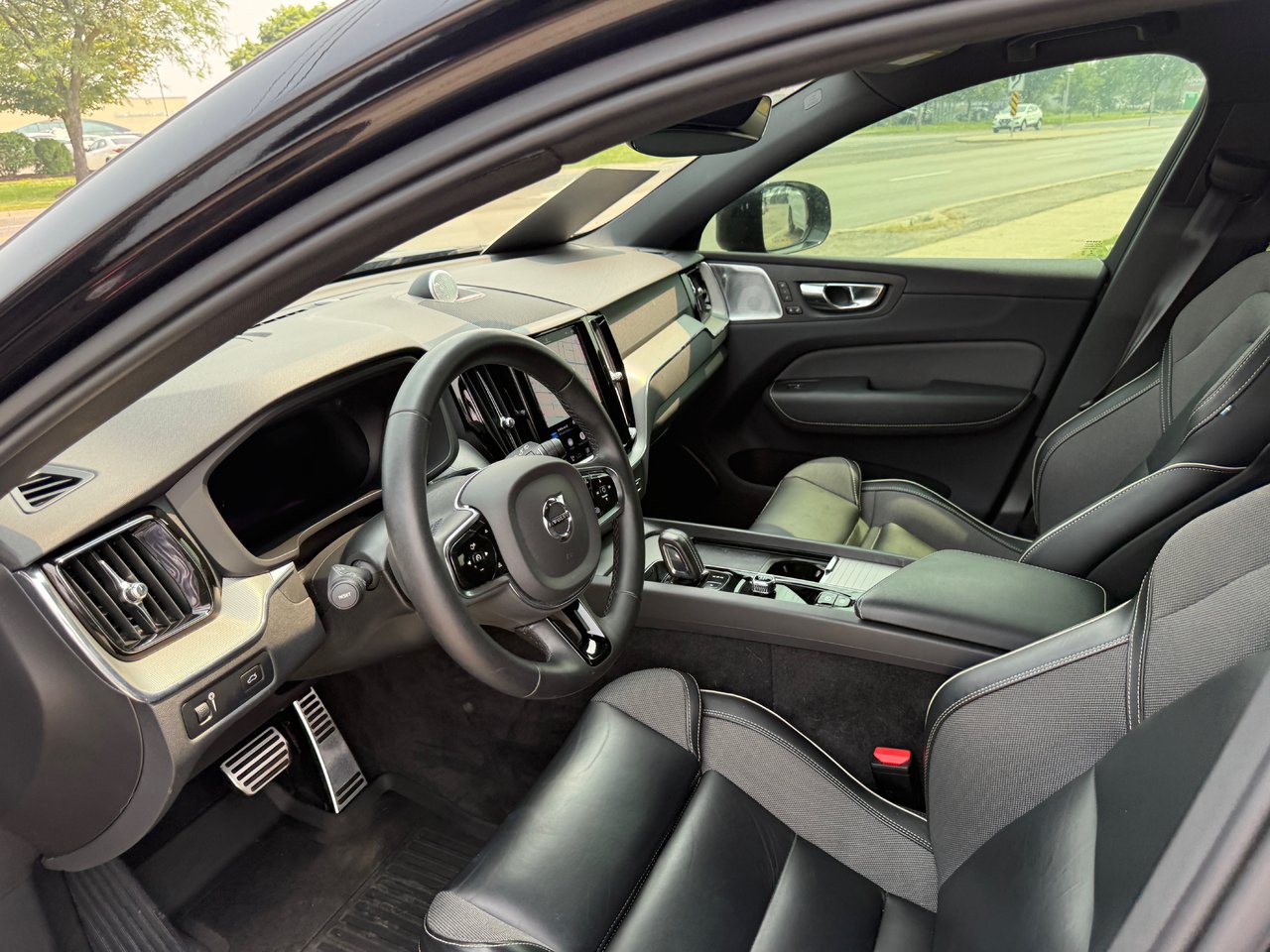 2022 Volvo XC60 R-Design-27