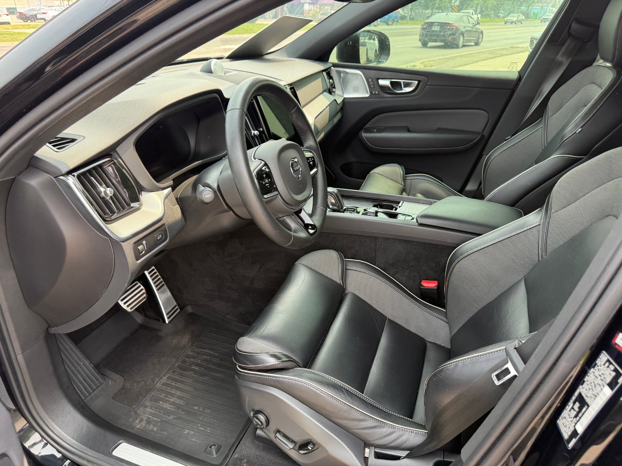 2022 Volvo XC60 R-Design-10