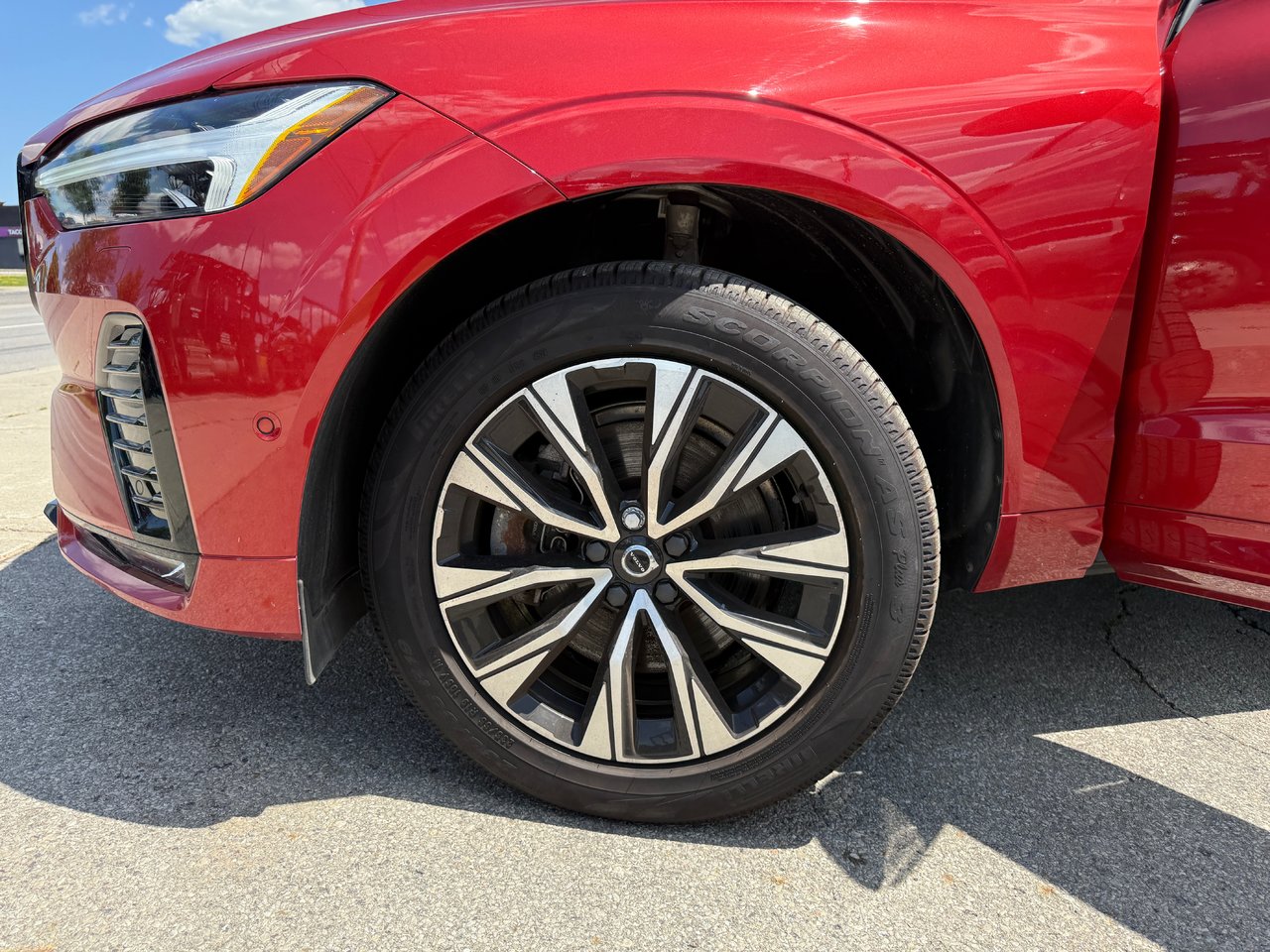 2023 Volvo XC60 Plus Dark Theme-24