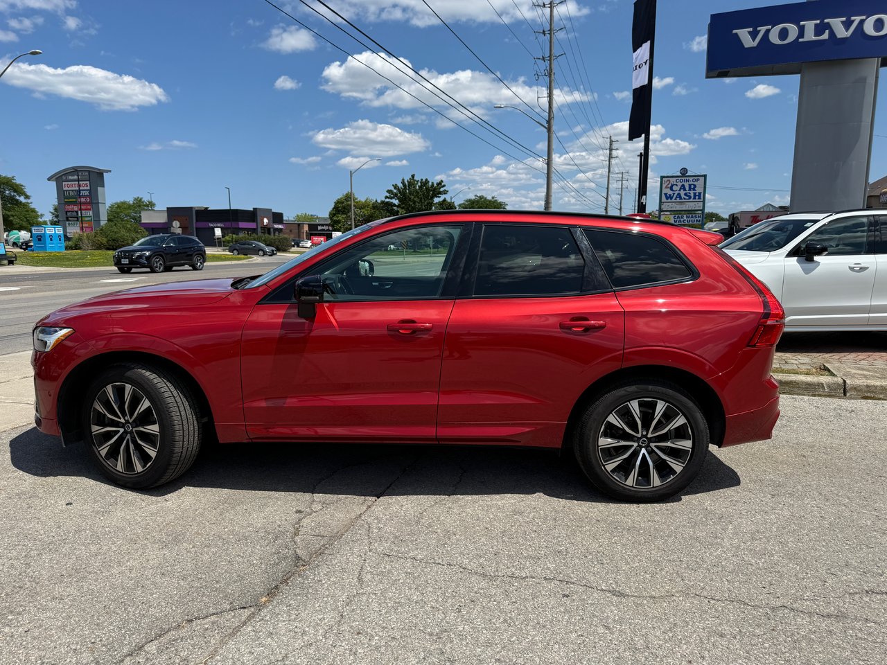 2023 Volvo XC60 Plus Dark Theme-7
