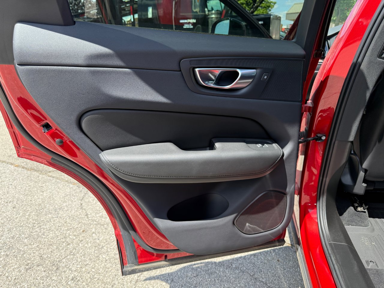 2023 Volvo XC60 Plus Dark Theme-19