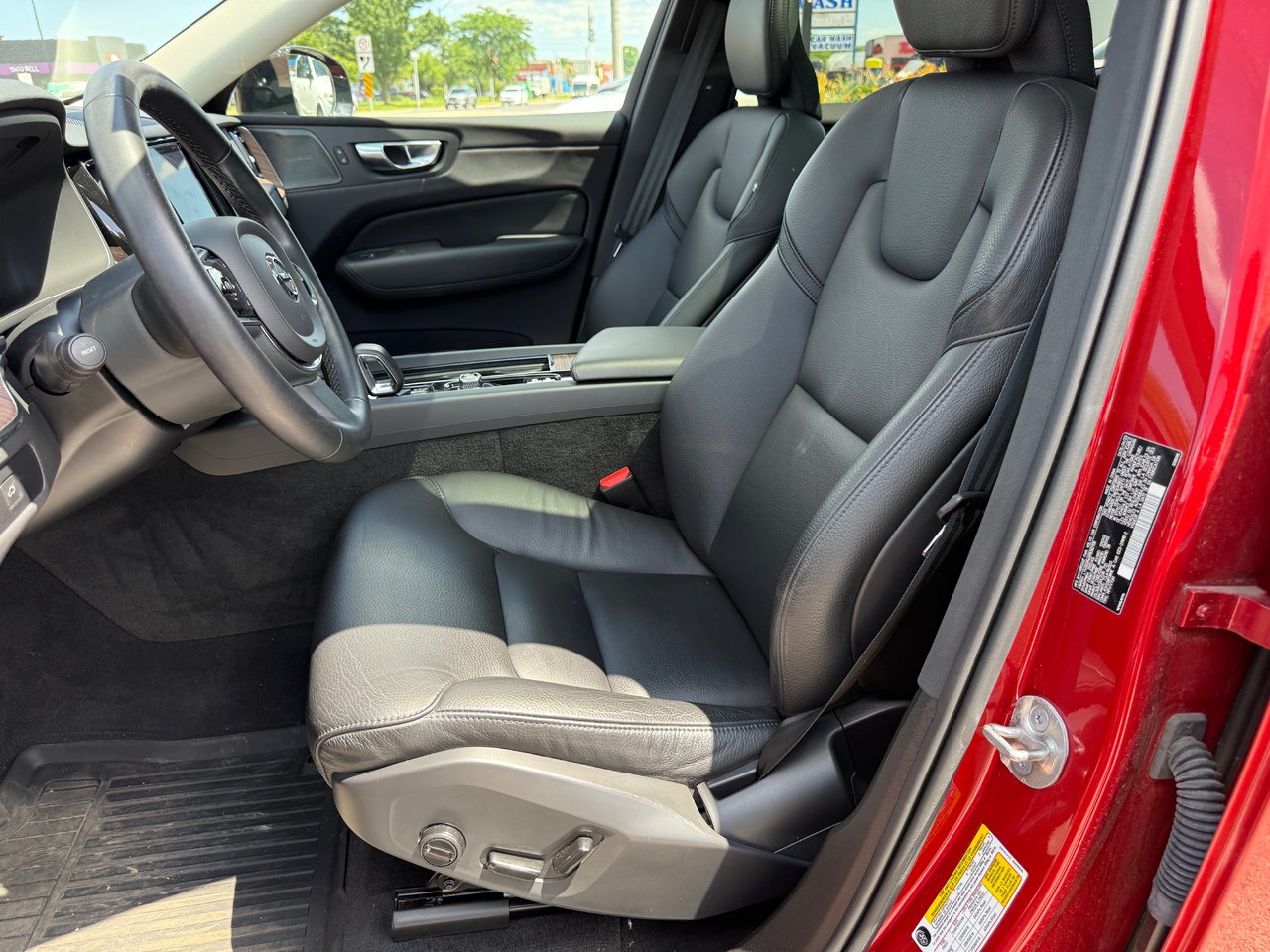 2023 Volvo XC60 Plus Dark Theme-9