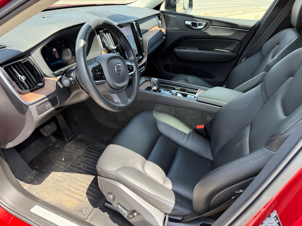 2023 Volvo XC60 Plus Dark Theme-8