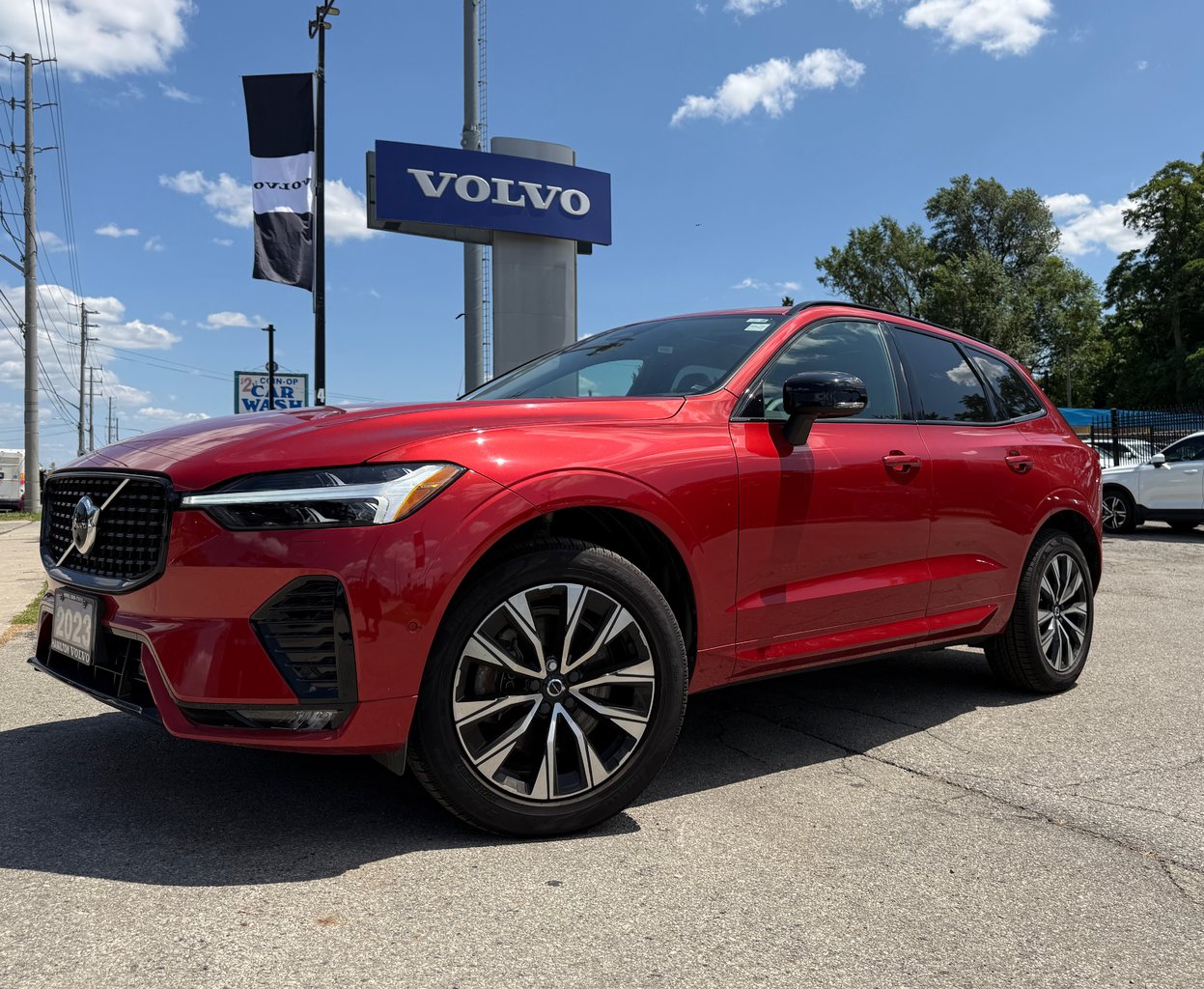 2023 Volvo XC60 Plus Dark Theme-0