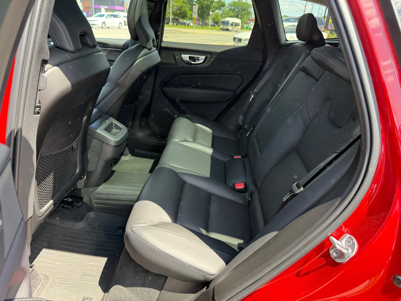 2023 Volvo XC60 Plus Dark Theme-11