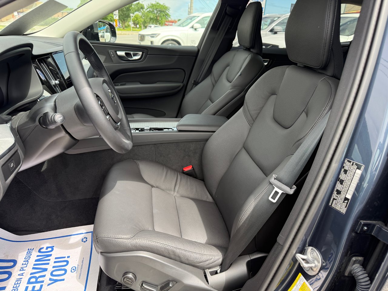 2025 Volvo XC60 Plus Dark Theme-10
