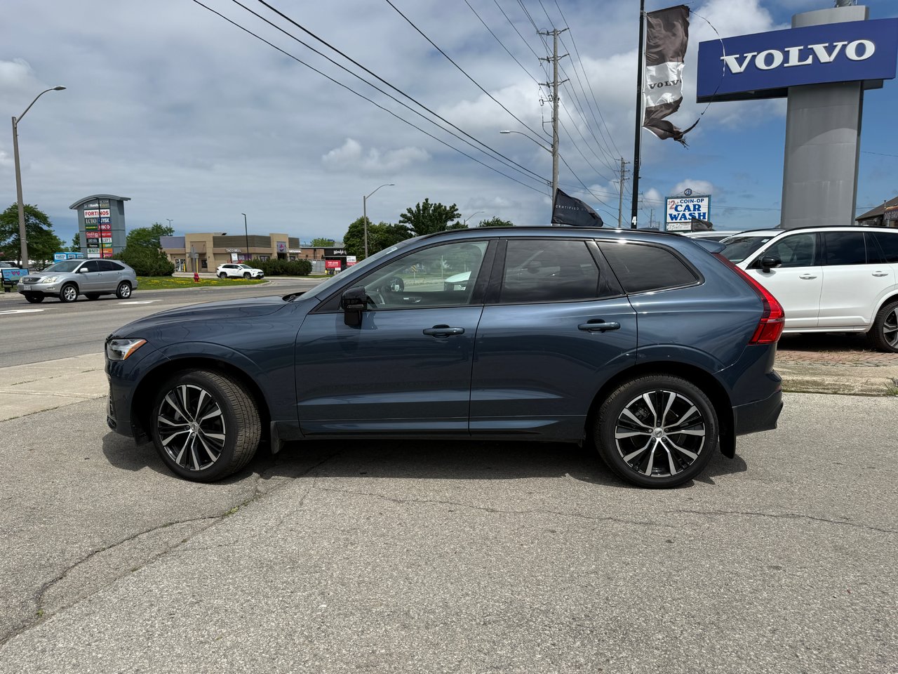 2025 Volvo XC60 Plus Dark Theme-8
