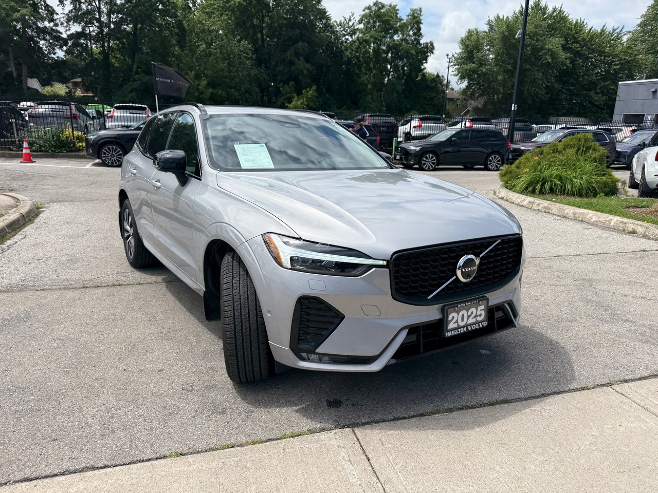 2025 Volvo XC60 Plus Dark Theme-4
