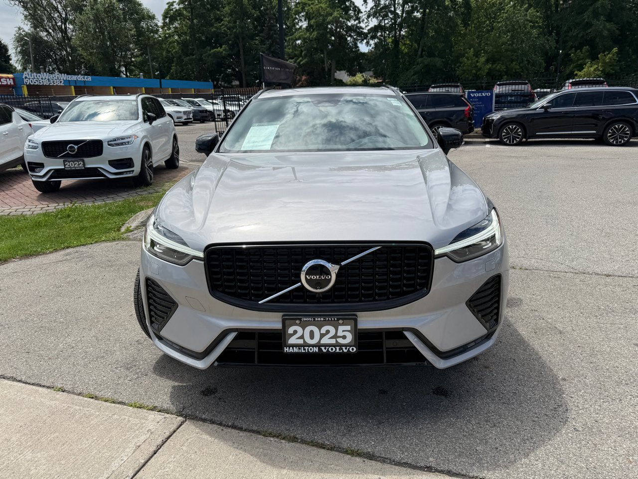 2025 Volvo XC60 Plus Dark Theme-3